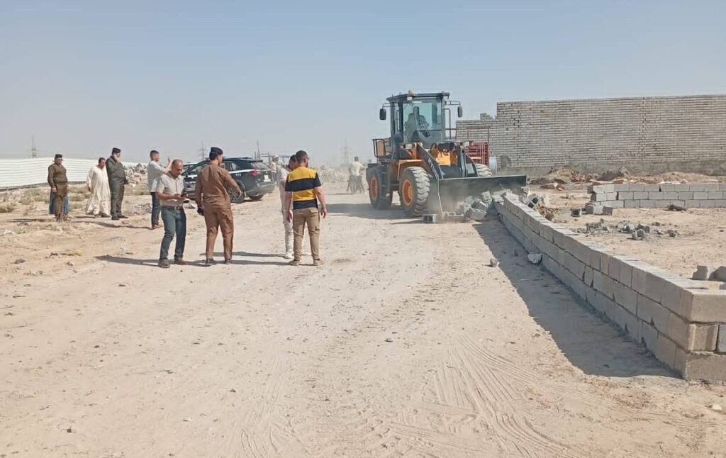 آثار سامراء تزيل تجاوزات وتغلق طرقاً لحماية المواقع التراثية